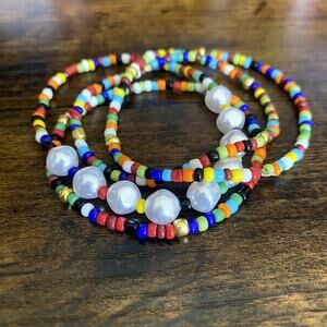 Colorful seed bead bracelets with river pearl accent